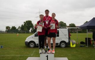 Schnellste_Wlster_ber_10_Kilometer_vl_Lutz_Berenbrock_Max_Hlscher_und_Rike_Horstmeier