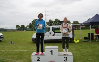 Siegerinnen_ber_10_Kilometer_vl_Gudrun_Becker_und_Charlotte_Timm_Gewinnerin_Michelle_Grieskamp_fehlt